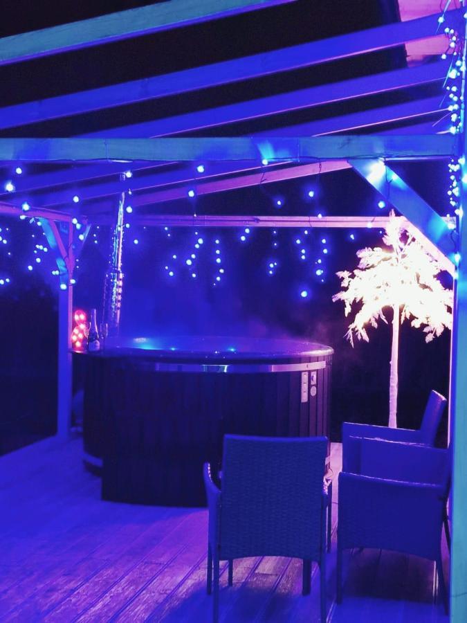 Diamenty Baltyku Domki Wakacyjne Balia Z Jacuzzi Mielenko Ngoại thất bức ảnh