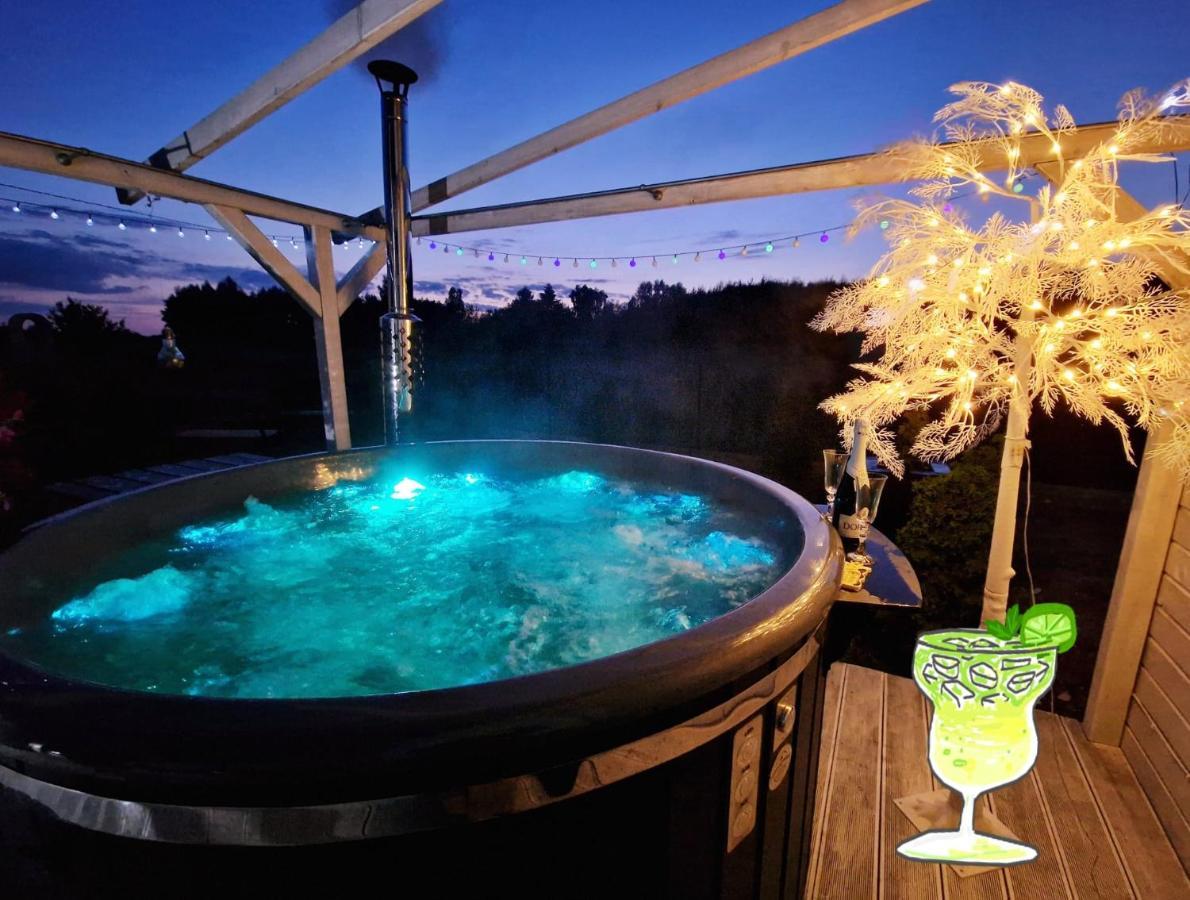 Diamenty Baltyku Domki Wakacyjne Balia Z Jacuzzi Mielenko Ngoại thất bức ảnh
