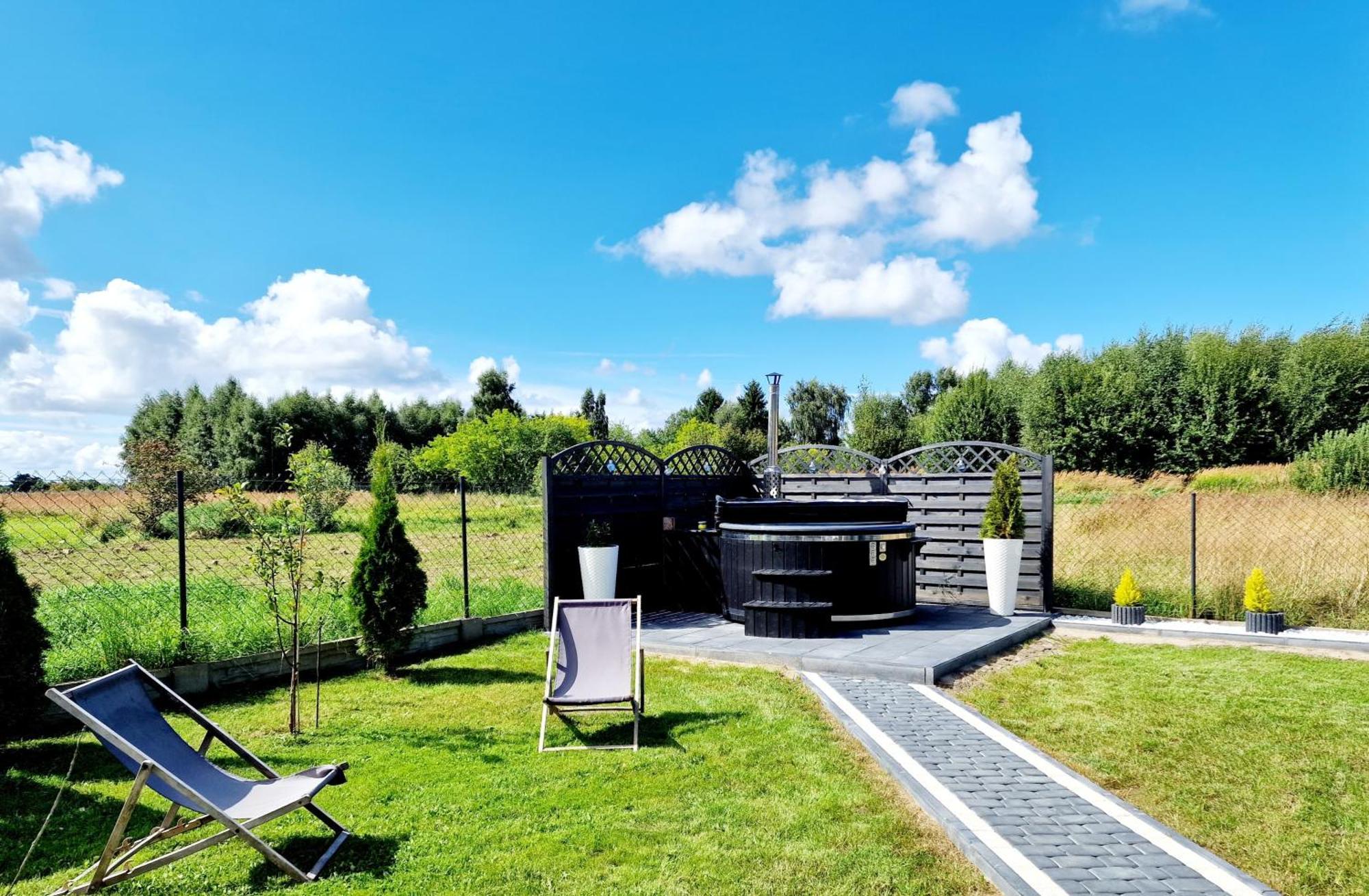 Diamenty Baltyku Domki Wakacyjne Balia Z Jacuzzi Mielenko Ngoại thất bức ảnh